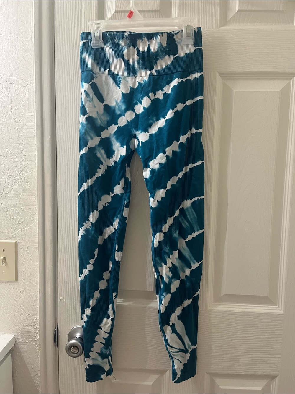 PINK Victoria's Secret Teal and White Tie-Dye Girls' Leggings